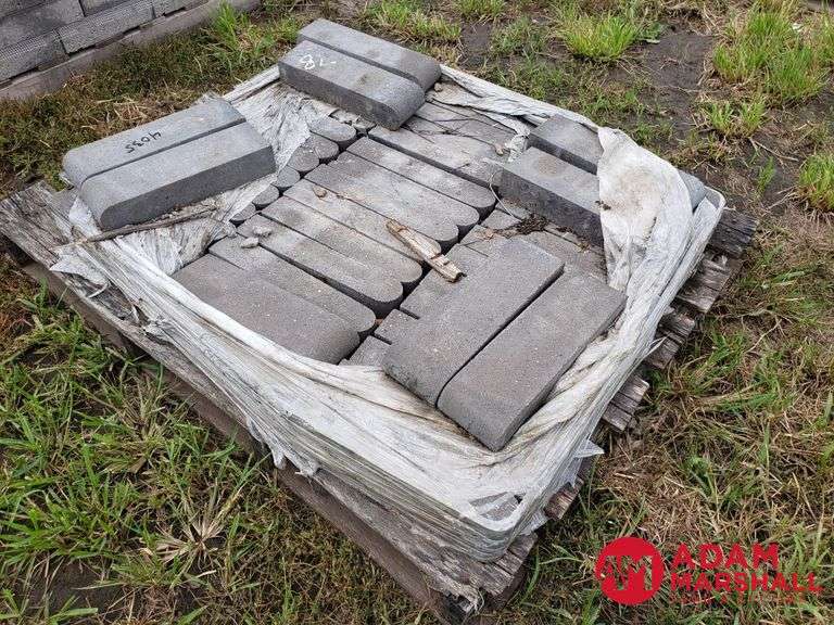 (50) Coping Bullnose Pavers - Charcoal