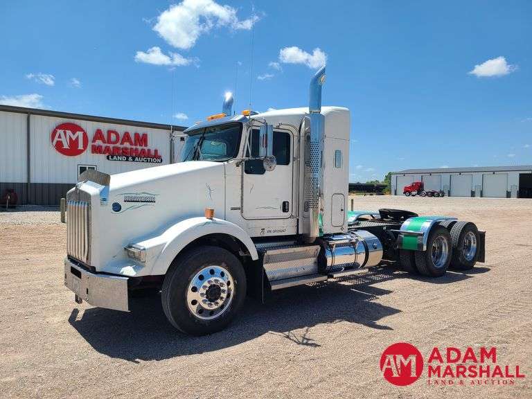 2016  Kenworth  T880  Semi Truck