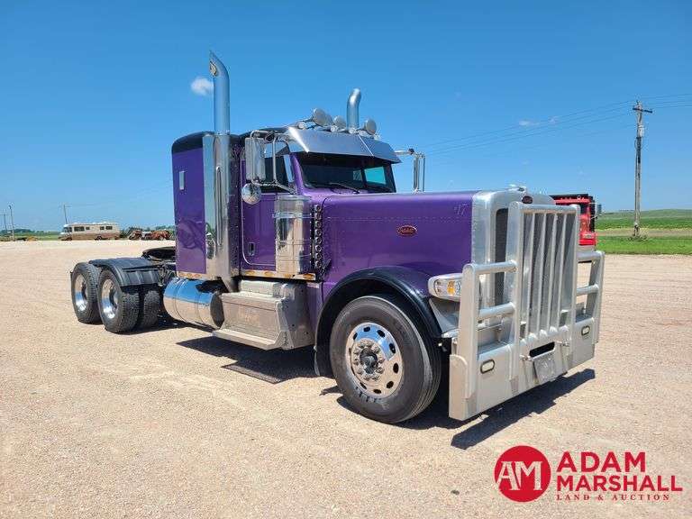 2014  Peterbilt  389  Semi Truck