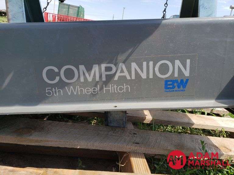 B&W  Companion  5th Wheel Hitch