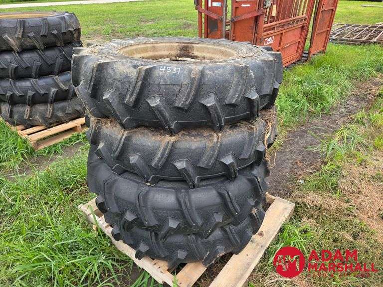 (4) Pivot Tires