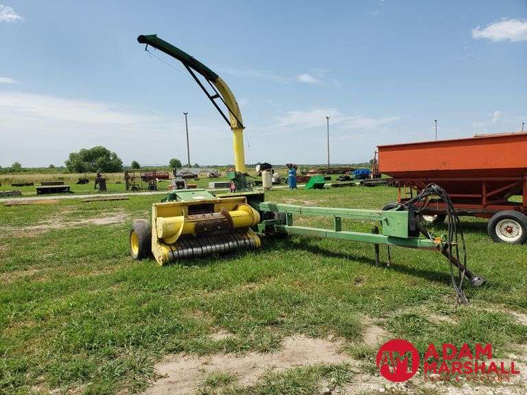 John Deere  Pull Type Silage Chopper
