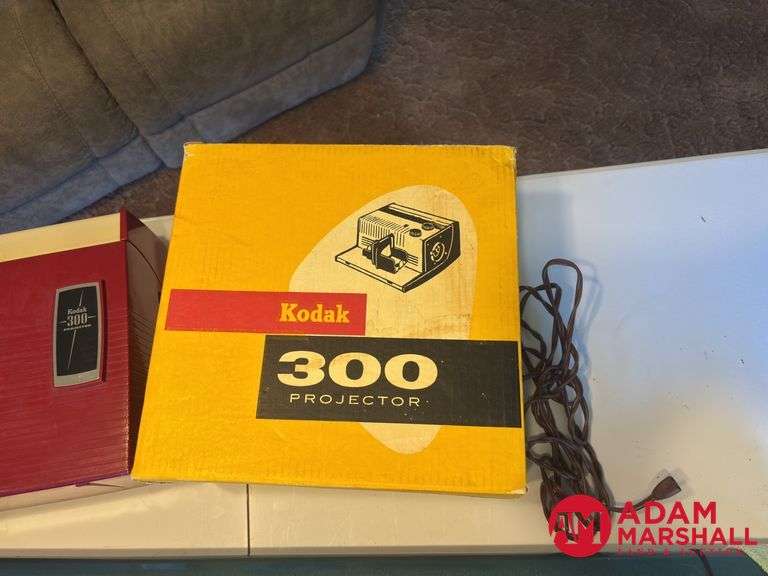 Polaroid & Kodak Projector with Screen