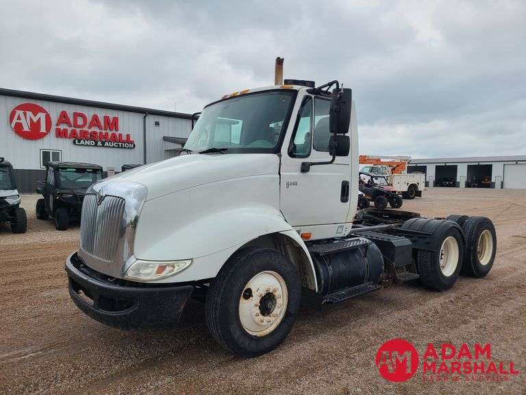 2005  International Harvester  8000  Semi Truck
