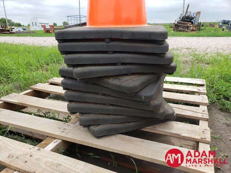 (10) Traffic Cones