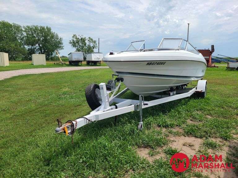 1992  Rinker  186 Captiva  V-Hull Boat - 18FT