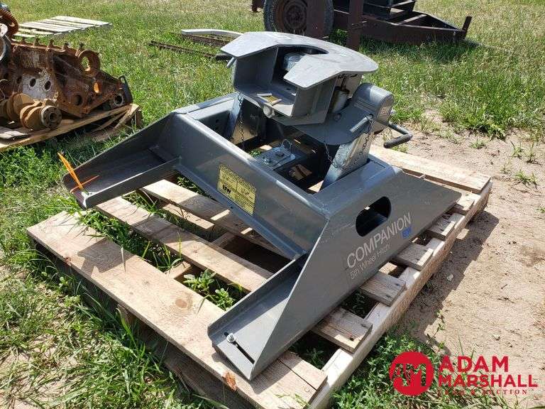 B&W  Companion  5th Wheel Hitch