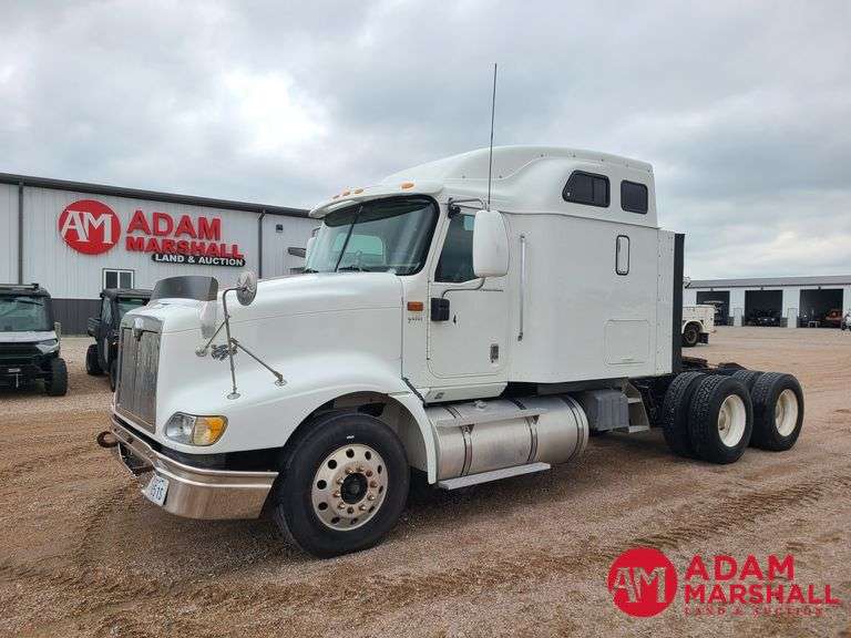 2004  International  9400t  Semi Truck