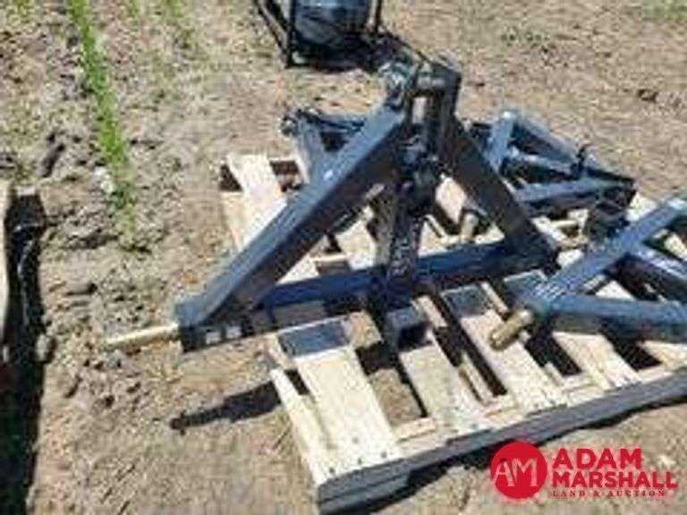 (1) Unused Wolverine Trailer Hitch Adapter for 3PT.