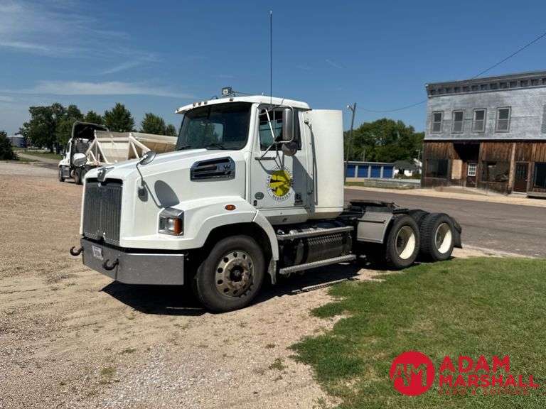 2016  Western Star  4700  Semi Truck