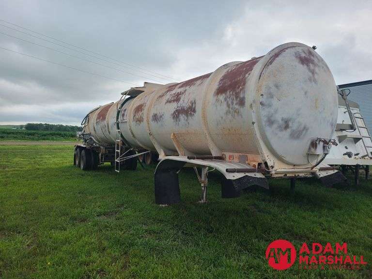1976  Fruehauf  7000 Gallon Tanker  Trailer