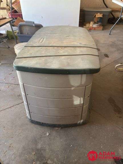 Rubbermaid Plastic Storage Container