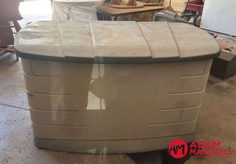 Rubbermaid Plastic Storage Container