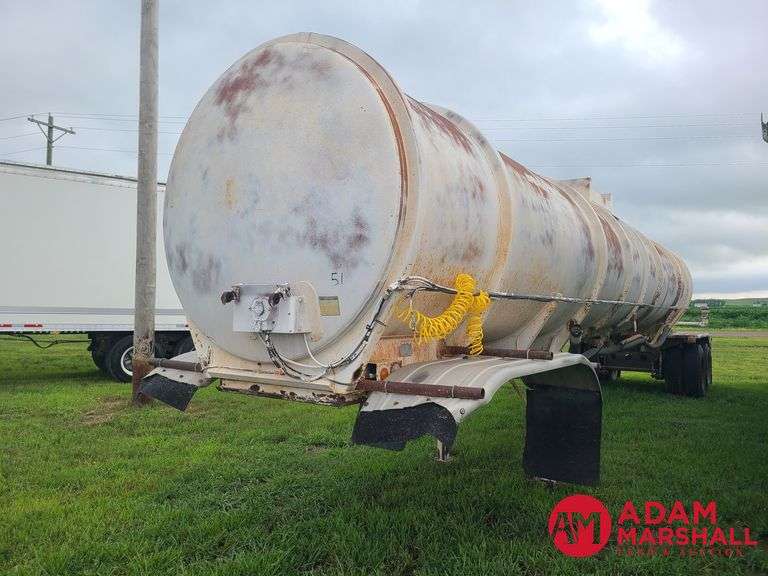 1976  Fruehauf  7000 Gallon Tanker  Trailer