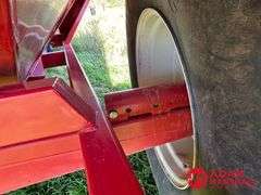 2011  J & M  875-18   Grain Cart