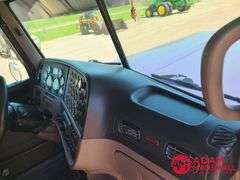 2014  Peterbilt  389  Semi Truck