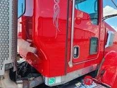 2011  Kenworth  T800  Semi Truck