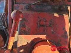 International Harvester  424  Utility Tractor
