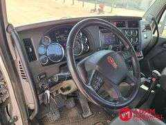 2016  Kenworth  T680  Semi Truck