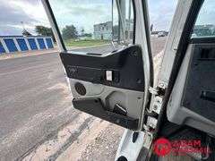 2016  Western Star  4700  Semi Truck