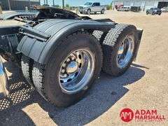 2014  Peterbilt  389  Semi Truck