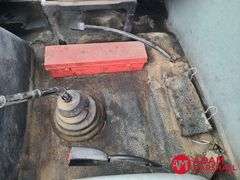 2005  International Harvester  8000  Semi Truck