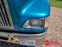 1993  International  Eagle 9300  Straight Truck