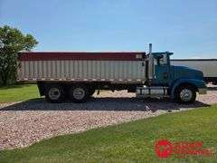 1993  International  Eagle 9300  Straight Truck