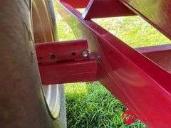 2011  J & M  875-18   Grain Cart
