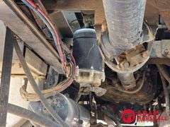 1999  International  9400  Straight Truck