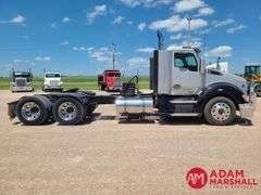 2016  Kenworth  T680  Semi Truck