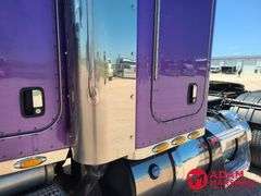 2014  Peterbilt  389  Semi Truck