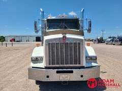 2016  Kenworth  T880  Semi Truck
