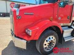 2011  Kenworth  T800  Semi Truck
