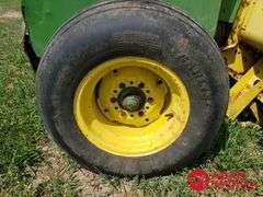 John Deere  Pull Type Silage Chopper