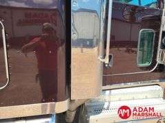 2015  Peterbilt  389  Semi Truck