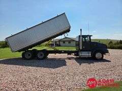 1999  International  9400  Straight Truck