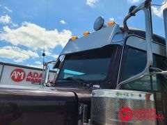 2015  Peterbilt  389  Semi Truck