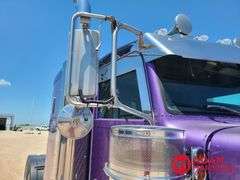 2014  Peterbilt  389  Semi Truck