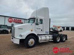 2012  Kenworth  T800  Semi Truck