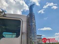 2014  Kenworth  W900  Semi Truck