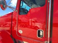 2011  Kenworth  T800  Semi Truck