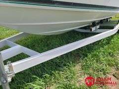 1992  Rinker  186 Captiva  V-Hull Boat - 18FT
