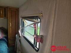 1993  NU-WA  Hitchhiker  Camper Trailer - 30FT
