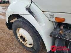2005  International Harvester  8000  Semi Truck