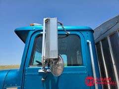1993  International  Eagle 9300  Straight Truck