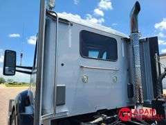 2016  Kenworth  T680  Semi Truck