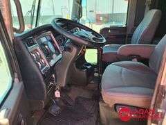 2016  Kenworth  T880  Semi Truck