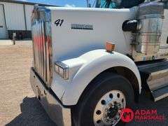2014  Kenworth  W900  Semi Truck