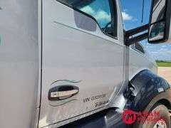 2016  Kenworth  T680  Semi Truck